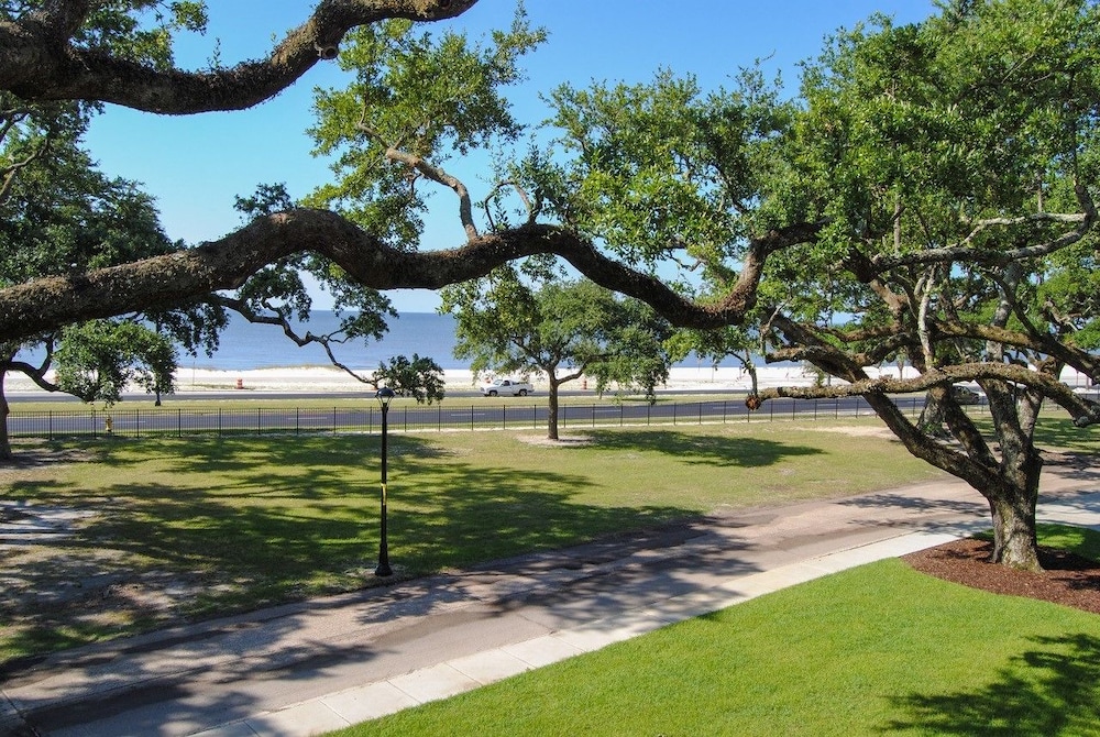 Centennial Plaza Resort Gulfport 44/50