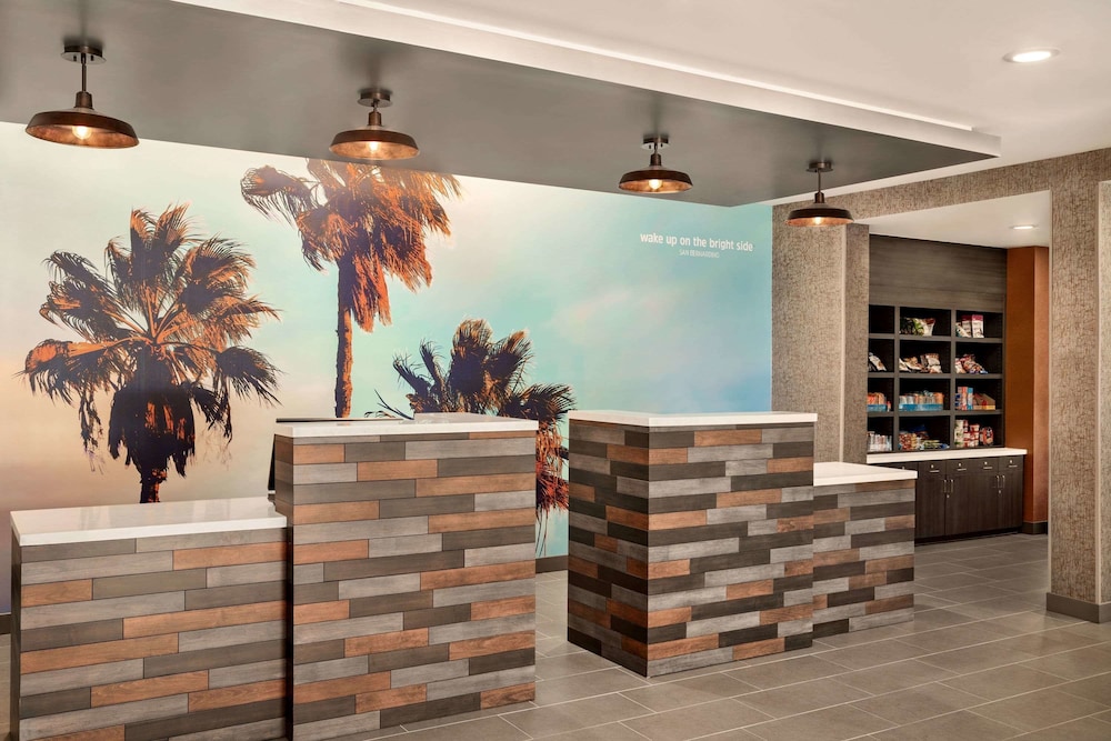 La Quinta Inn & Suites by Wyndham San Bernardino 4/45