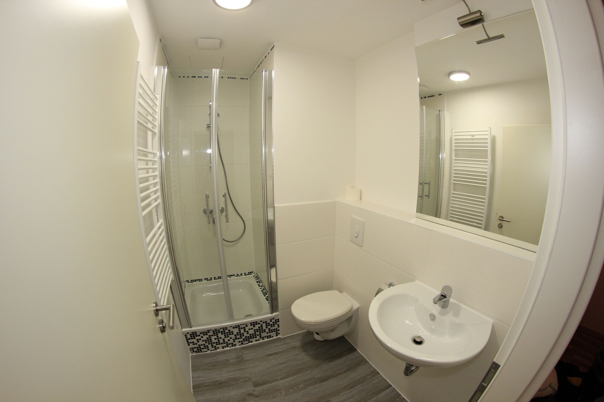 CLASSIC, QUEEN BED, BALCONY, COURTYARD AREA