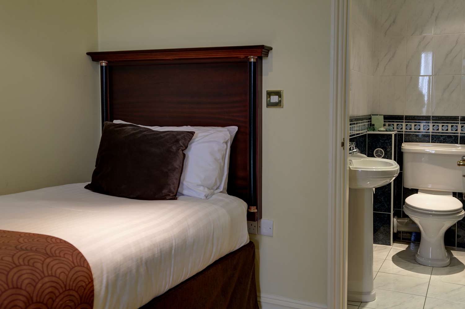 Standard, 1 Double and 1 Single Bed