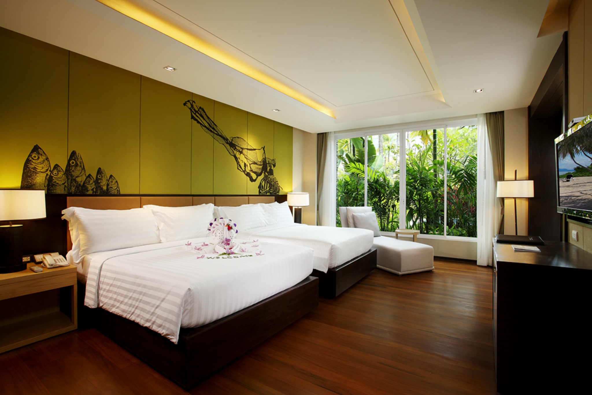 Moken, Suite, Pool Access