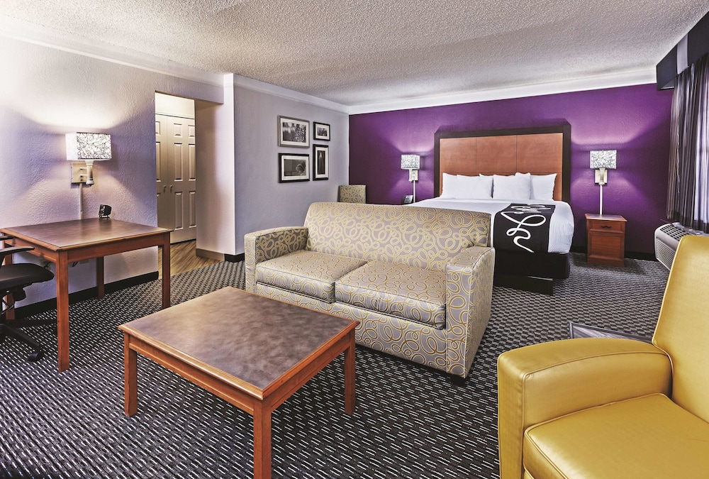 La Quinta Inn by Wyndham and Conference Center San Angelo 34/44