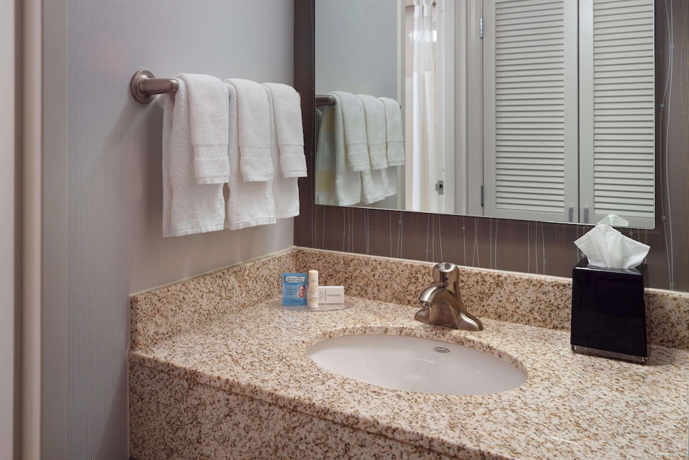 Sonesta Select Atlanta Airport North 28/30