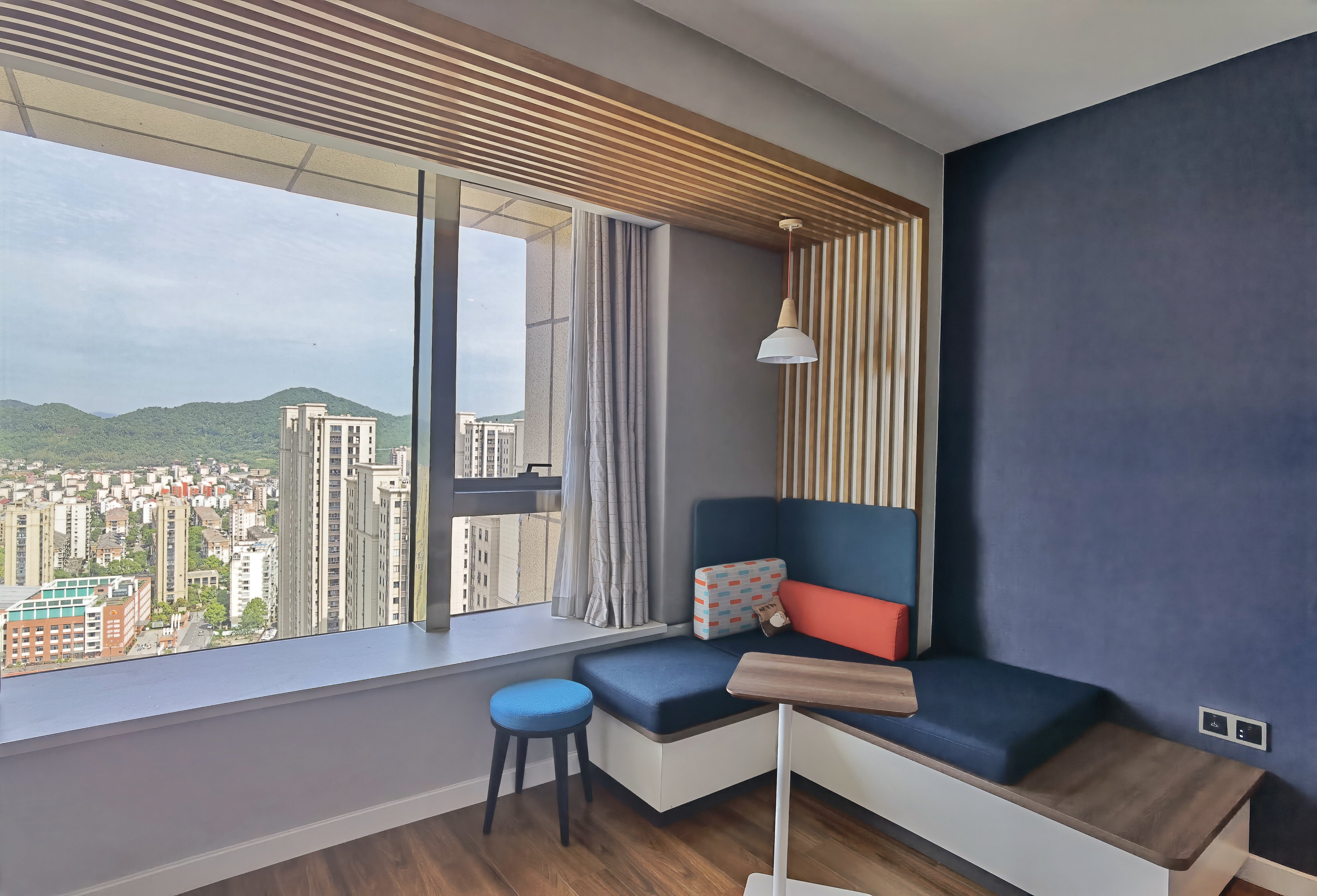 Holiday Inn Express Zhoushan Dinghai 24/39