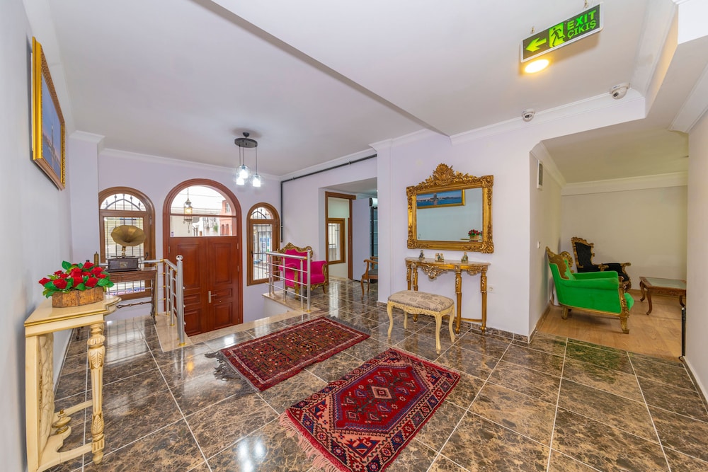 Saint George Boutique House 12/66