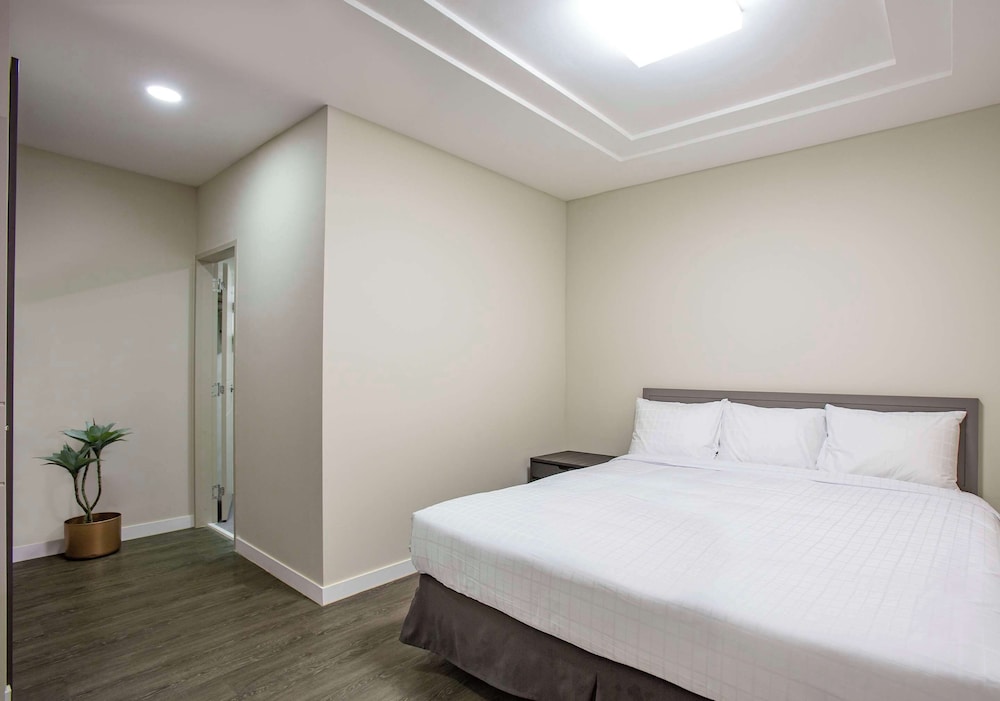 Bayview Hotel Guam 11/50
