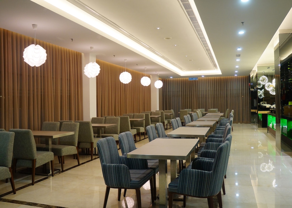 Greens Hotel And Suites 50/65