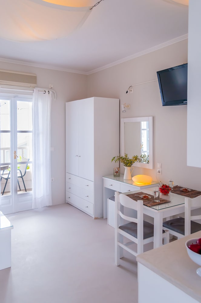 Milos Bay Suites 22/50