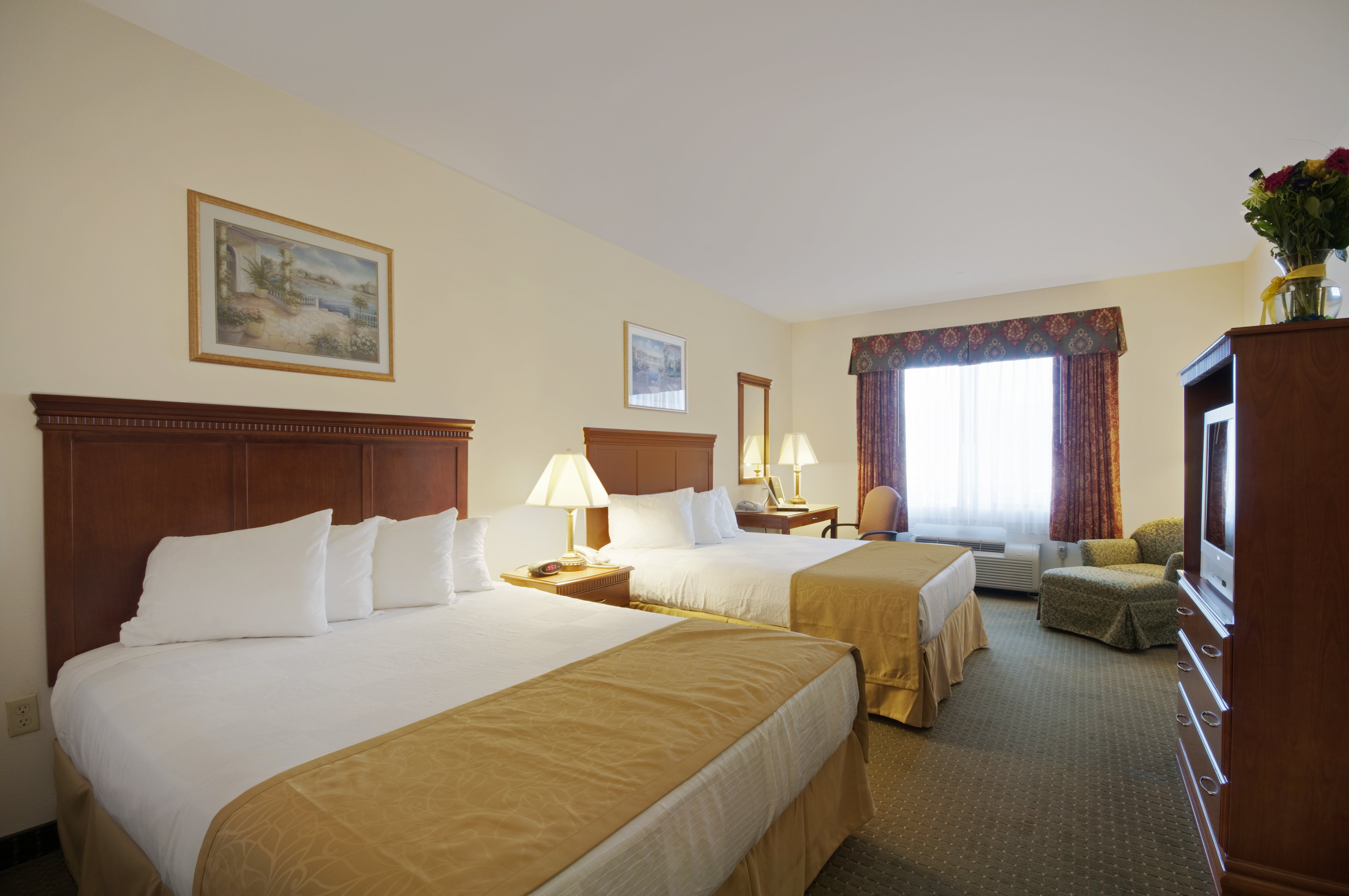 Best Western Plus Lake Elsinore Inn & Suites 22/53