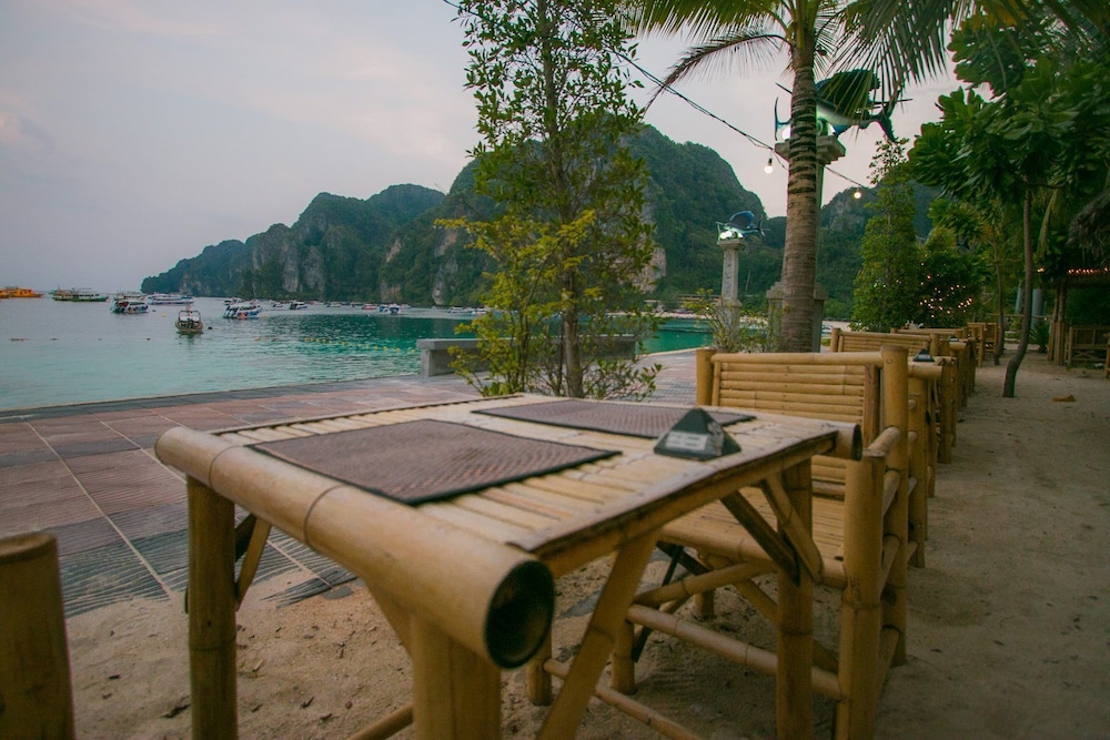 Phi Phi Island Cabana Hotel 69/69