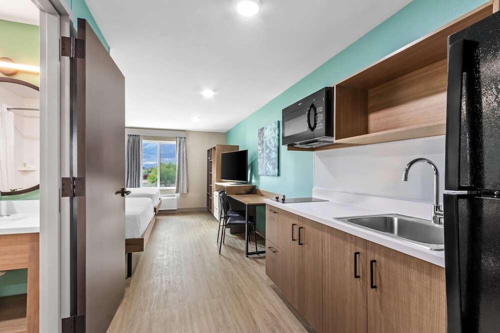 ECHO Suites Extended Stay by Wyndham Phoenix-Peoria/Glendale 38/74