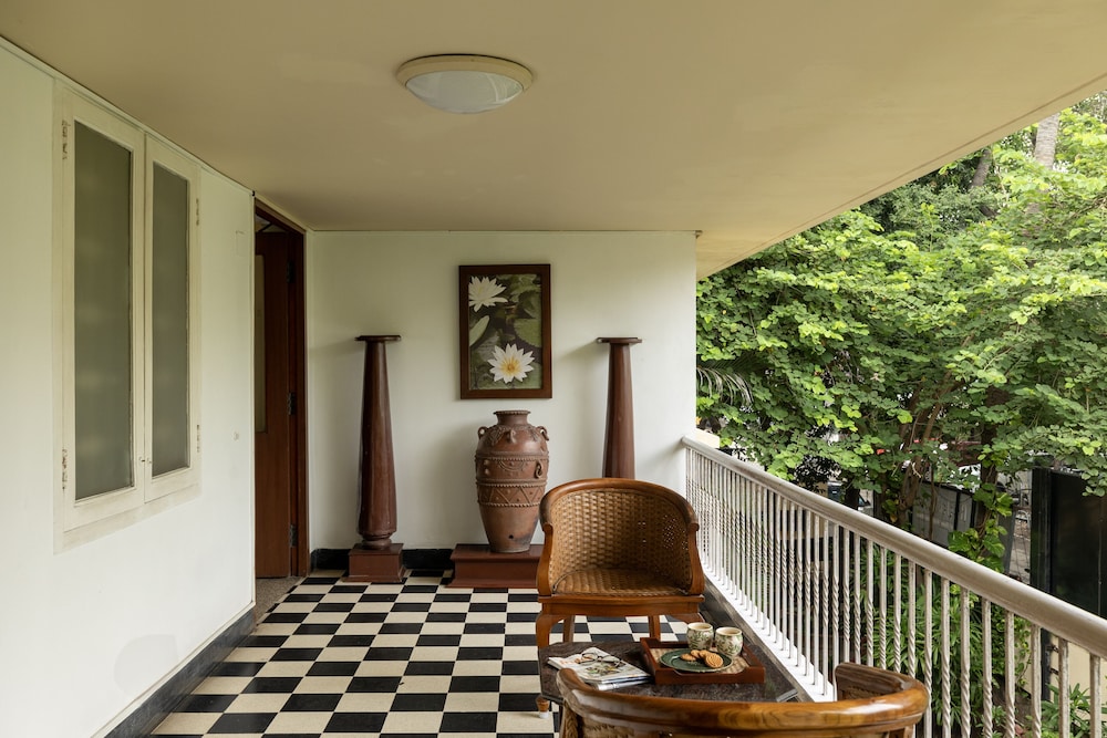 HANU REDDY RESIDENCES - WALLACE GARDEN 32/50