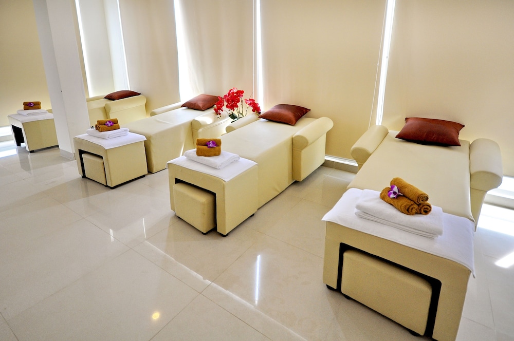 Rigel Hotel 32/64