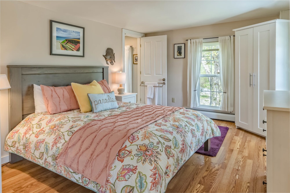 Moonshadow Bed and Breakfast 11/69