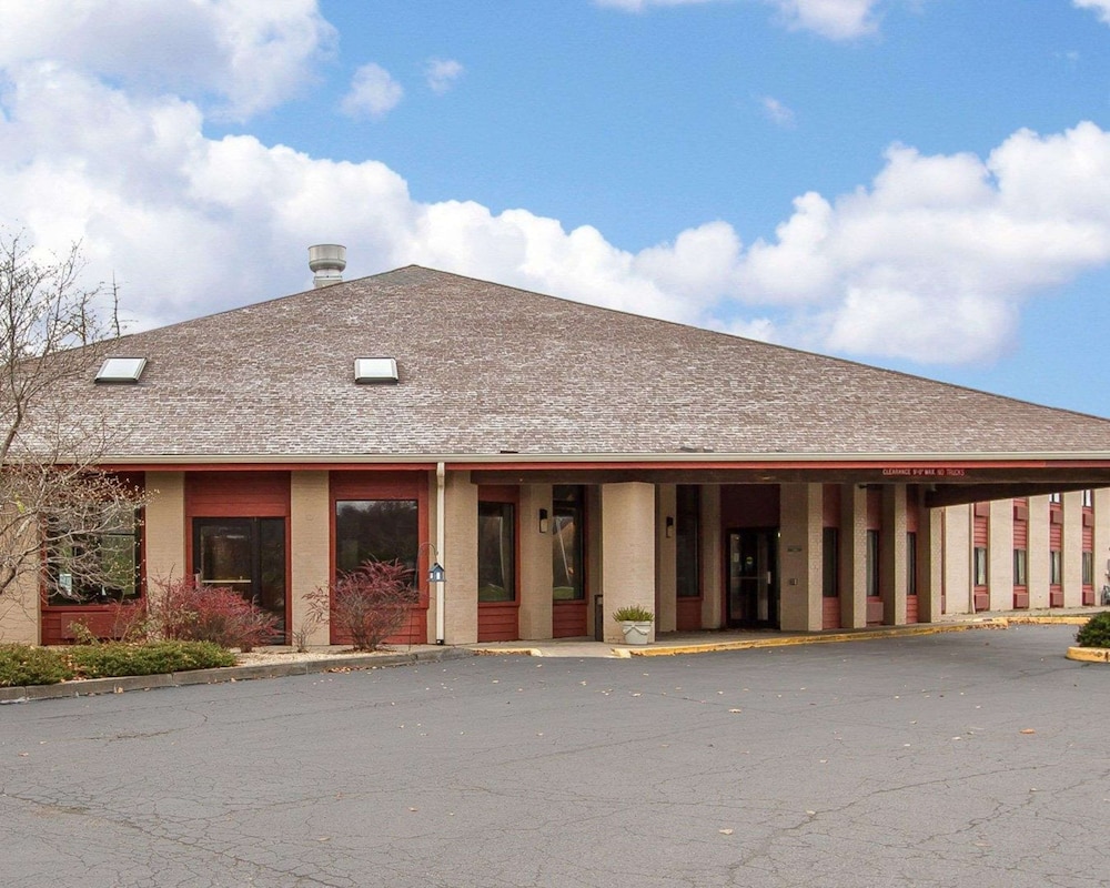 Quality Inn Macomb Near University Area 1/38