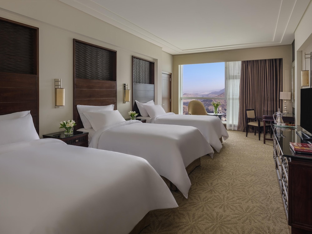 ROOM, TRIPLE, 3 BEDS, CITY VIEW