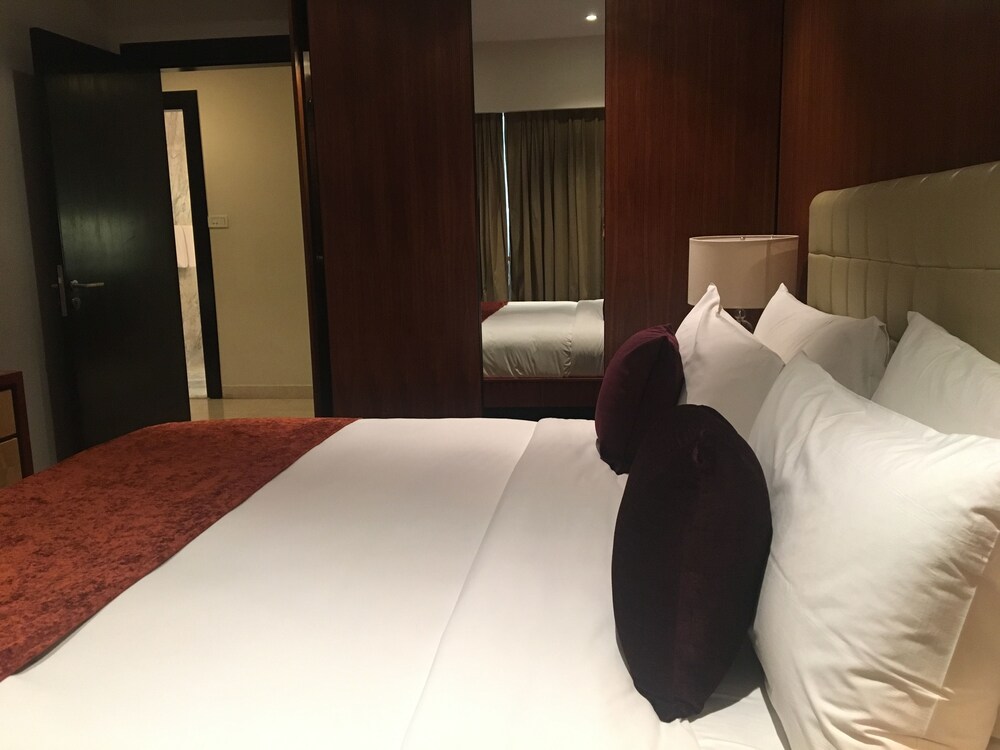 Oakwood Premier Prestige Ub City Bangaluru 17/55
