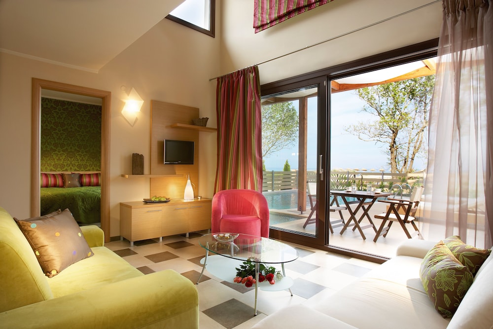 Alexandra Golden Family Innovation Resort 42/76