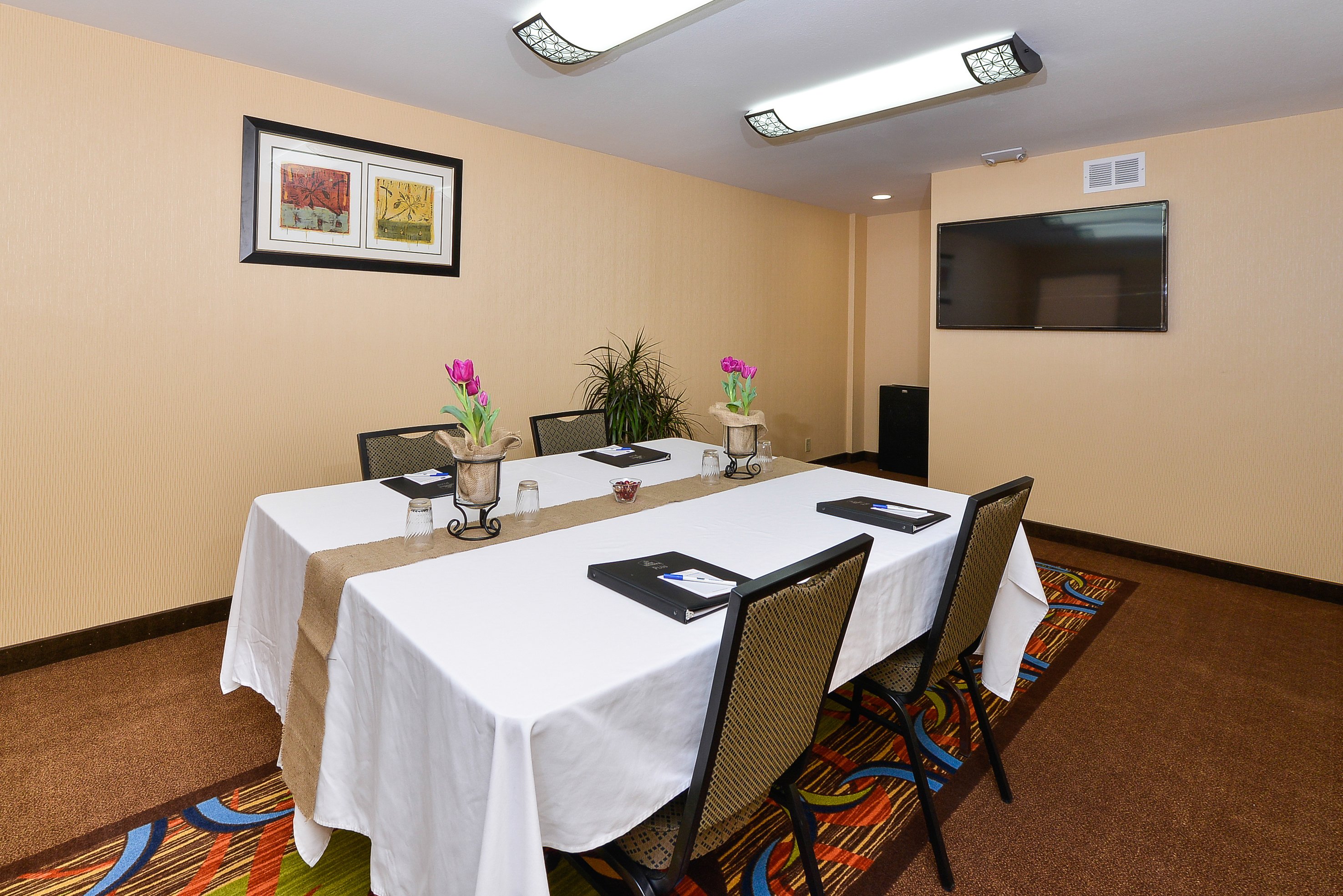 Best Western Plus Fresno Airport Hotel 52/68