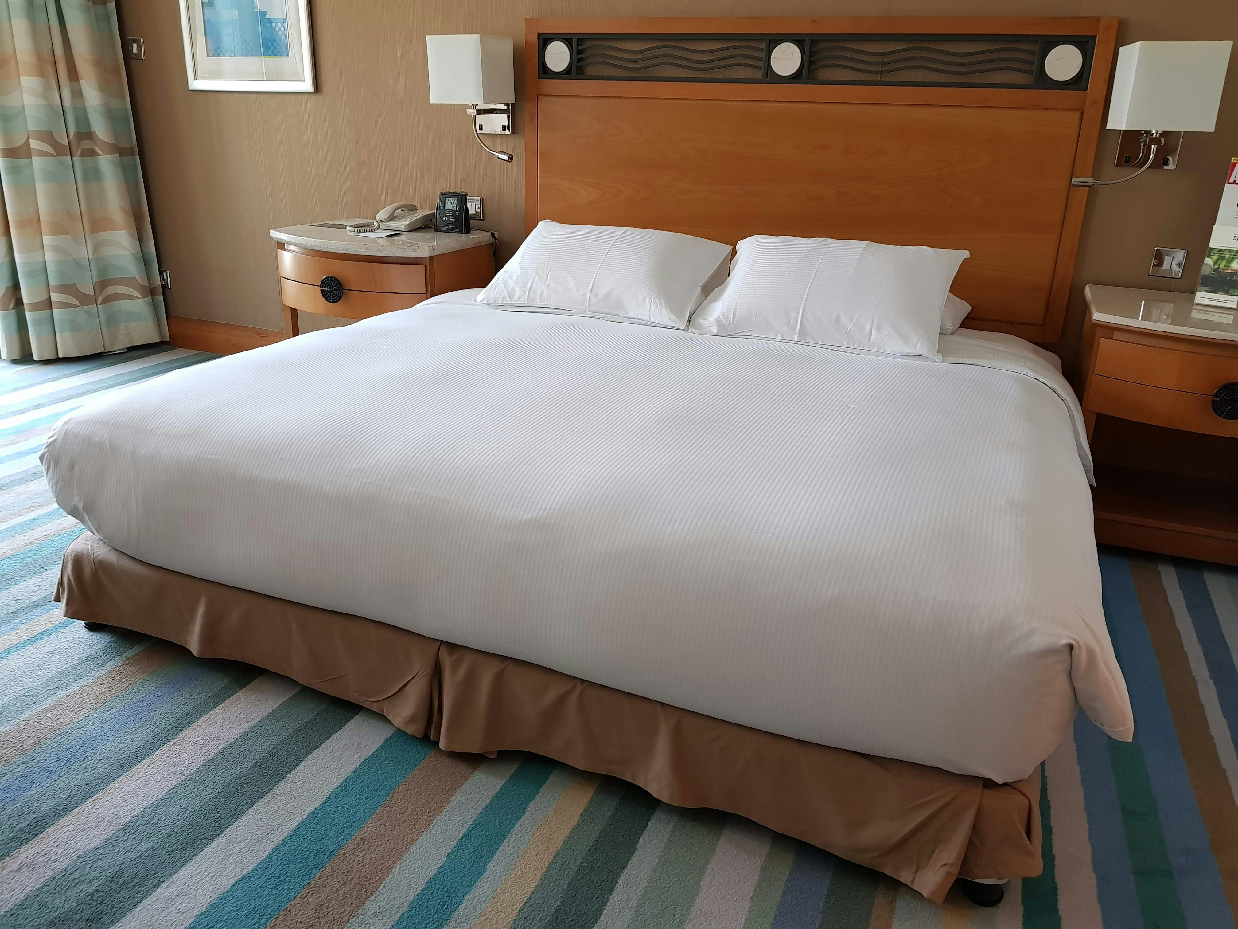 DELUXE, KING BED, ACCESSIBLE