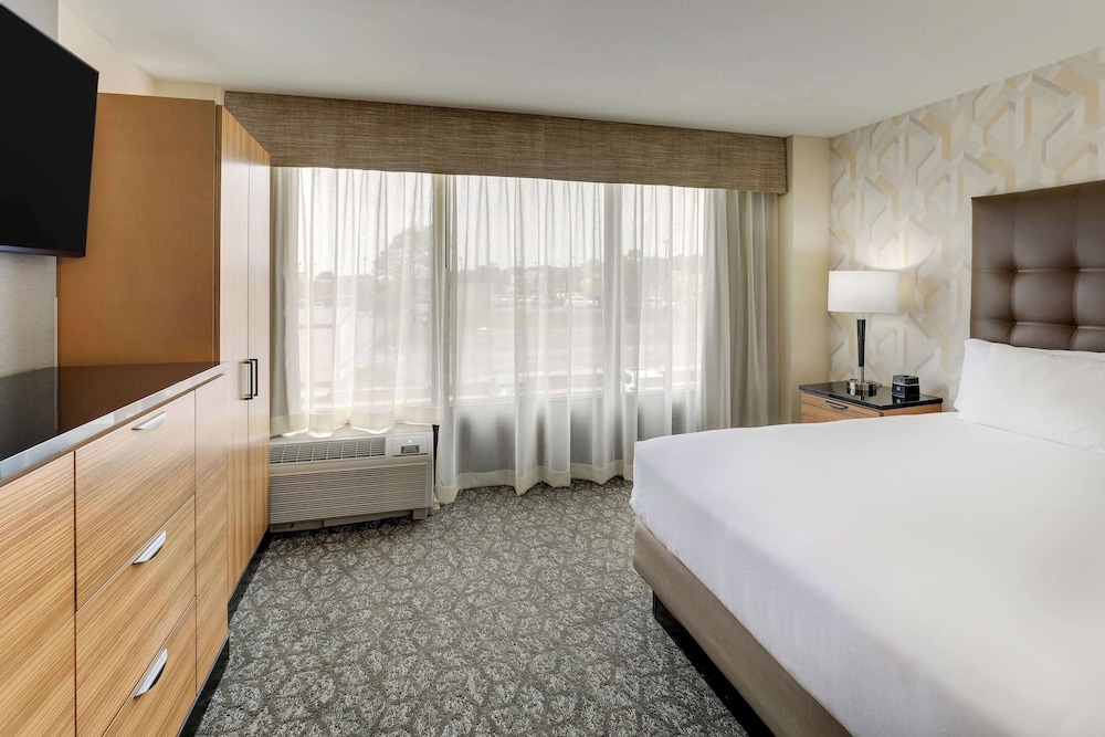 Drury Inn and Suites Birmingham Lakeshore Drive 6/50