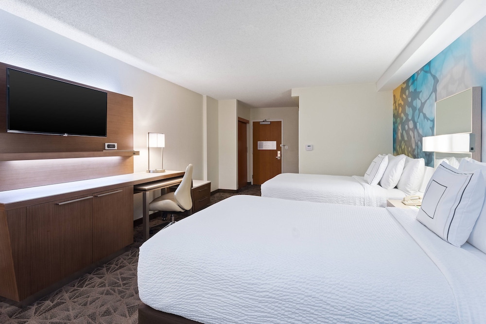 Courtyard By Marriott Miami Downtown 13/52