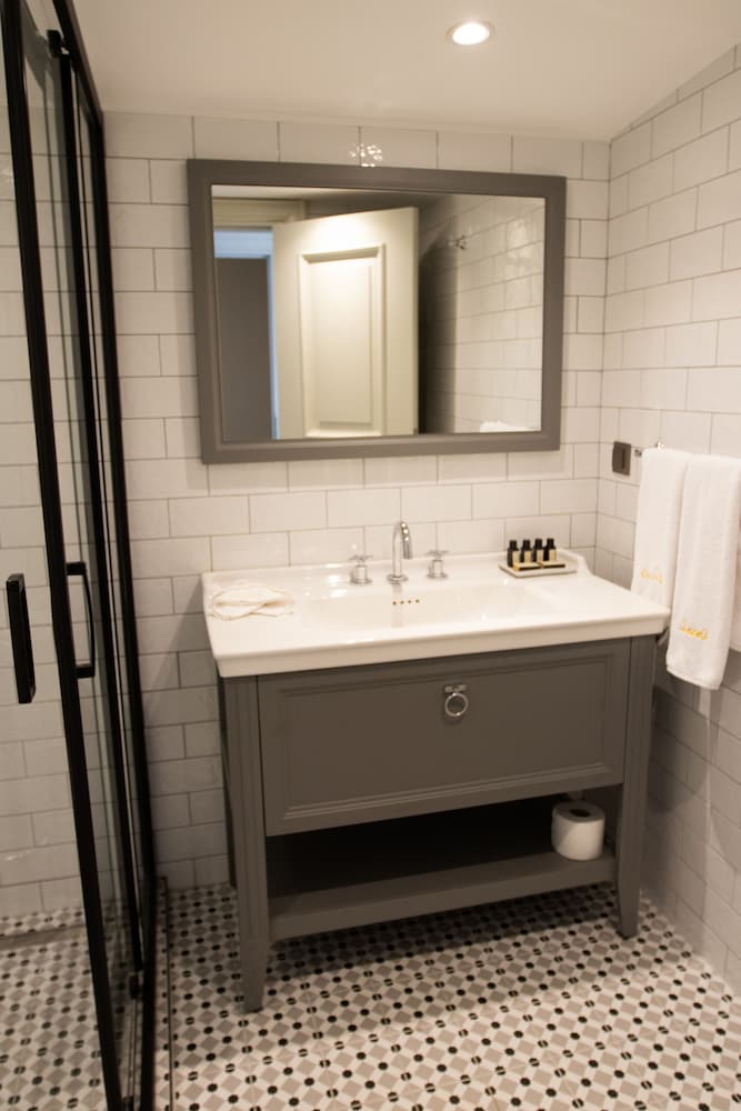 Louis Rooms 47/48