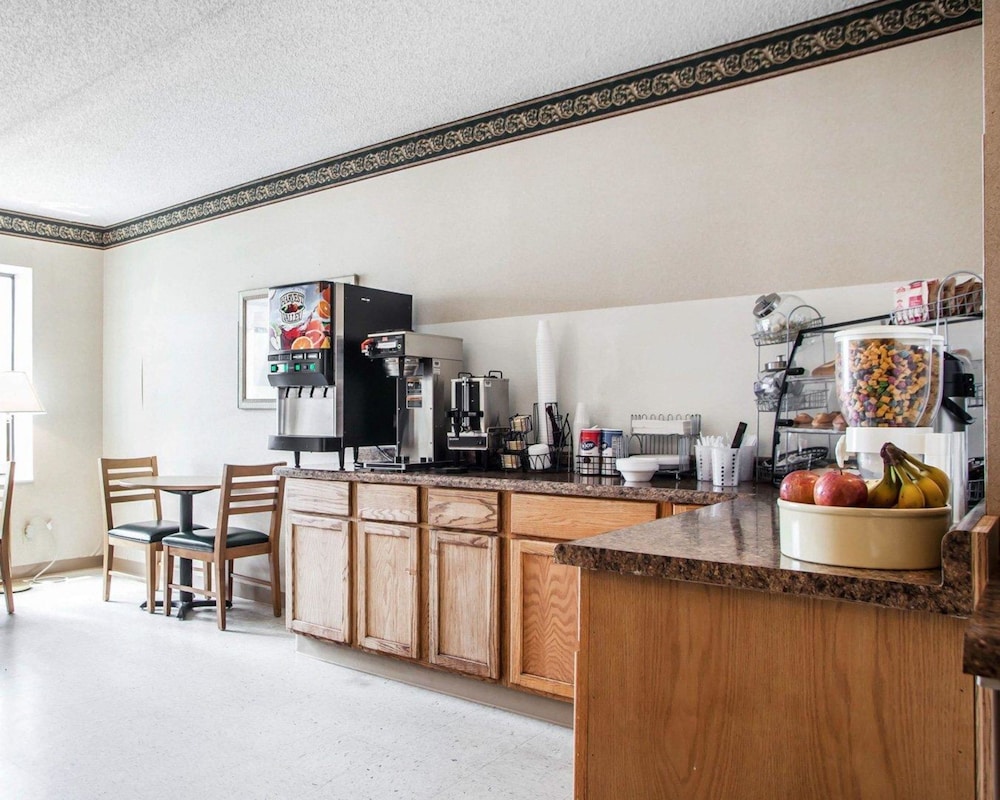 Rodeway Inn Suites 21/30