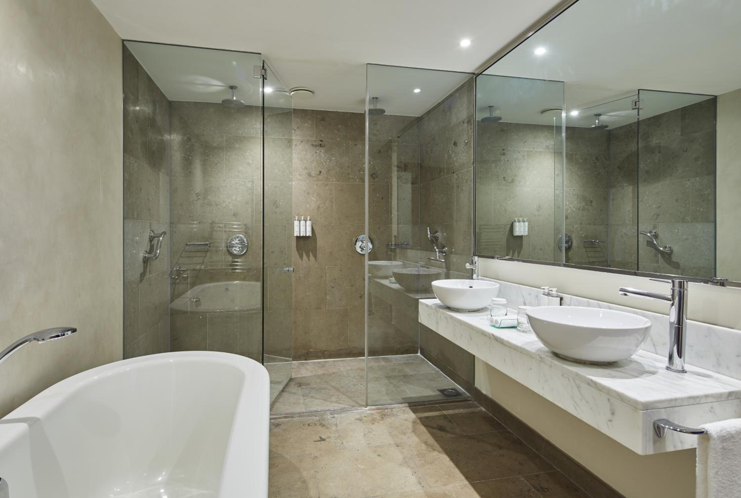 غرفة فاخرة بسرير مزدوج، The g Hotel & Spa 4/7