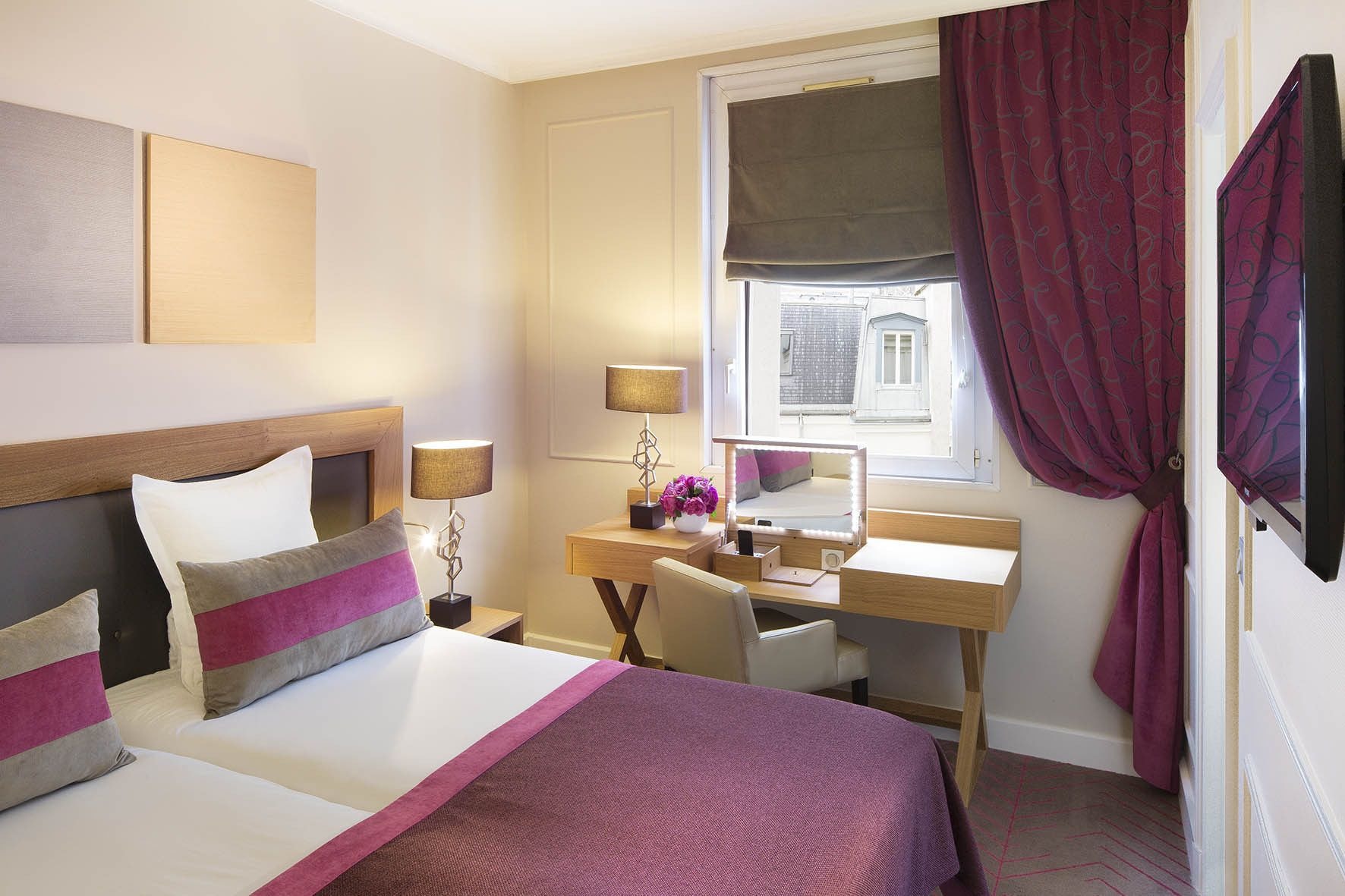 TRADITIONAL, DOUBLE OR TWIN BED