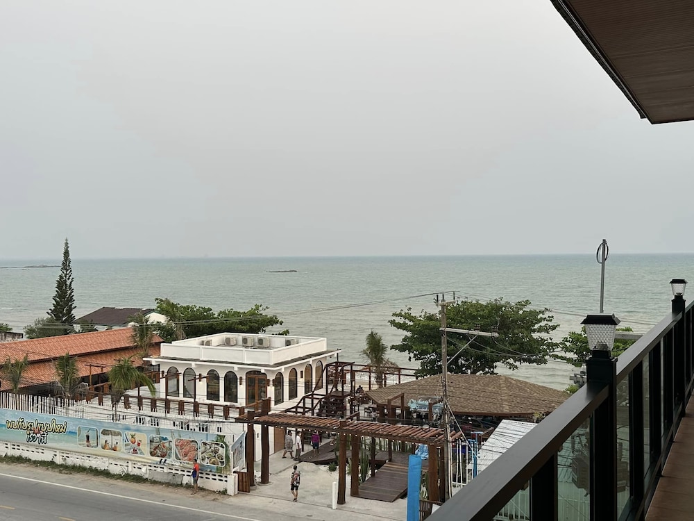 Triple O Phala Beach 25/27