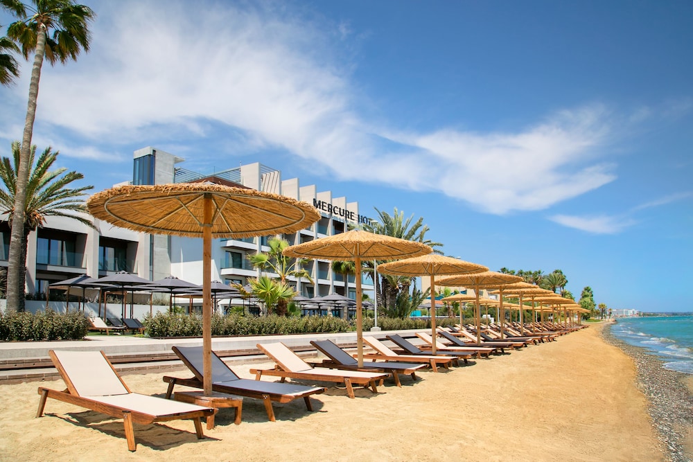 Mercure Larnaca Beach Resort 33/39