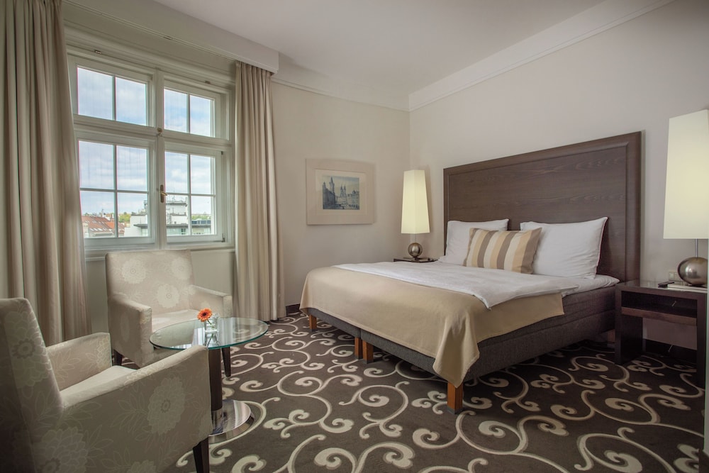 CITY, DOUBLE OR TWIN BED