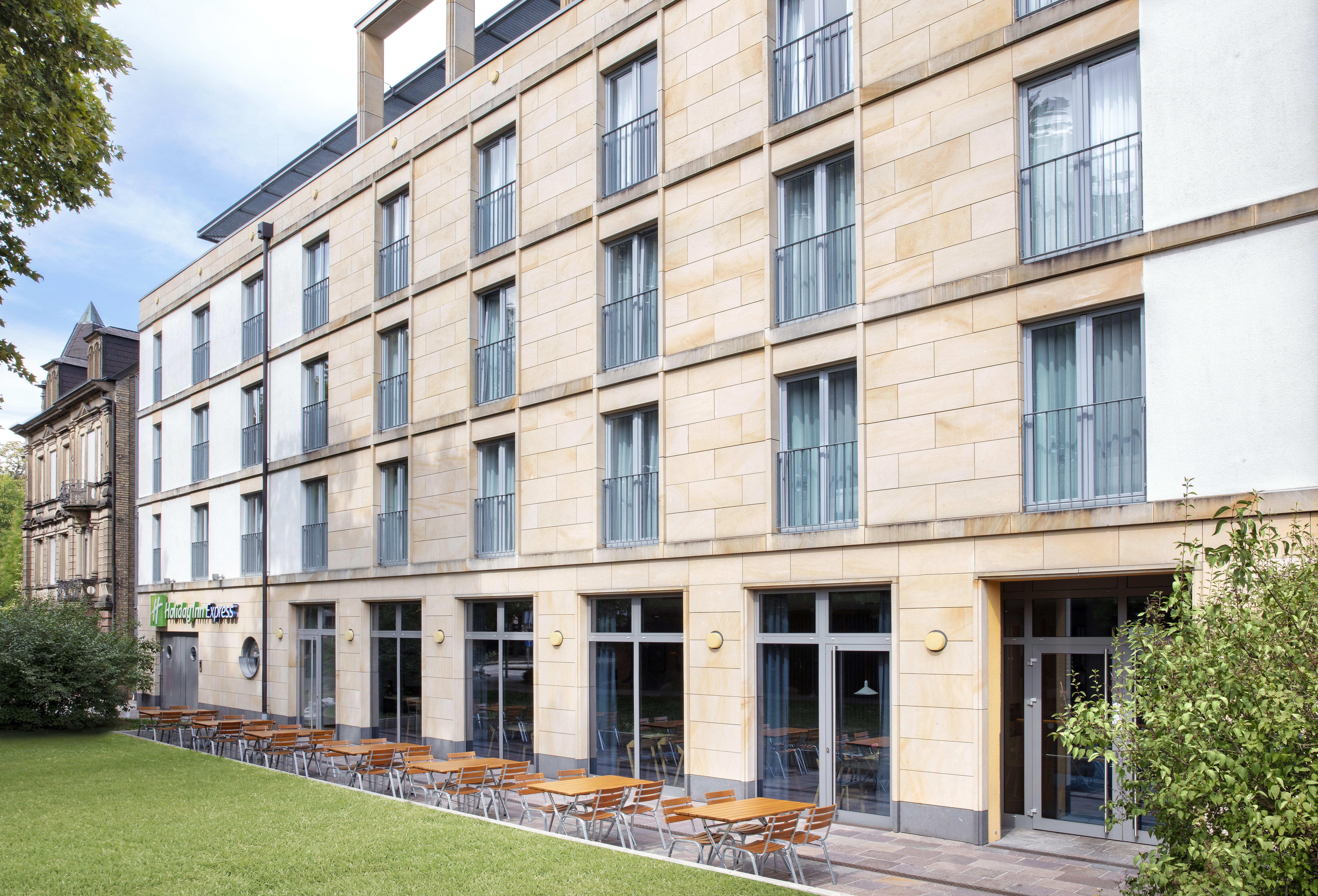 HOLIDAY INN EXPRESS BADEN BADEN 6/53