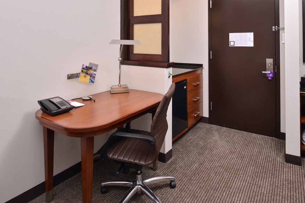 Hyatt Place Garden City 58/69
