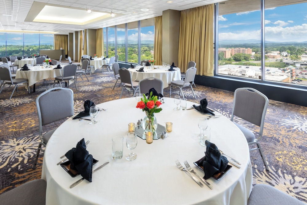 Holiday Inn Suites Pittsfield Berkshires 62/80