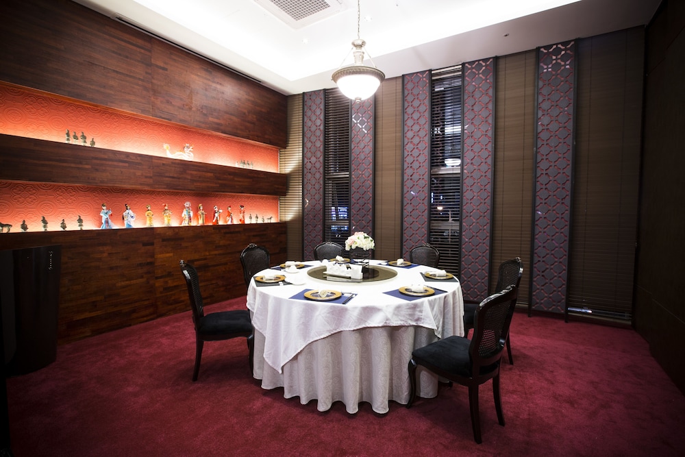 Isquare Hotel 45/50