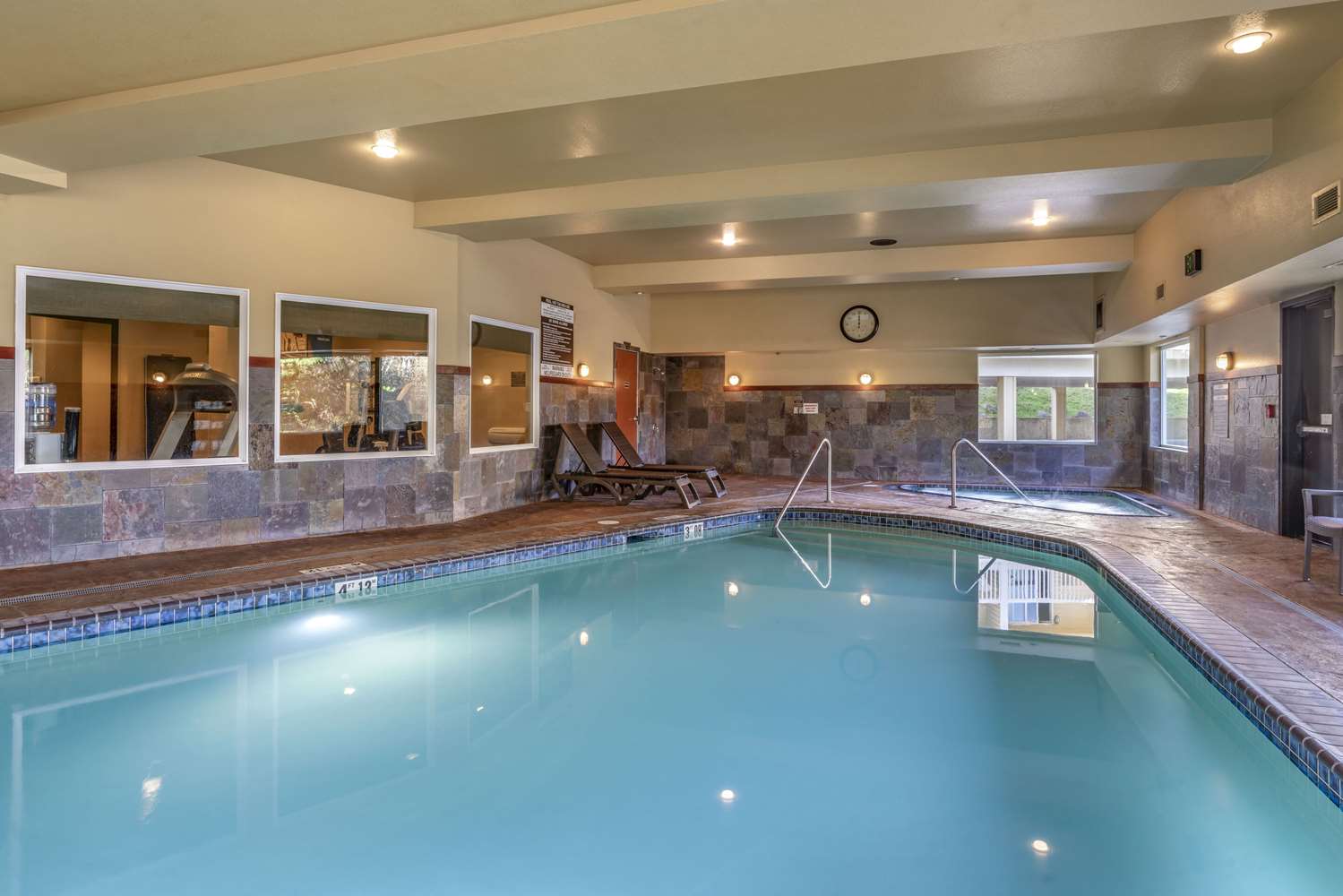 Comfort Inn & Suites Lincoln City 19/35
