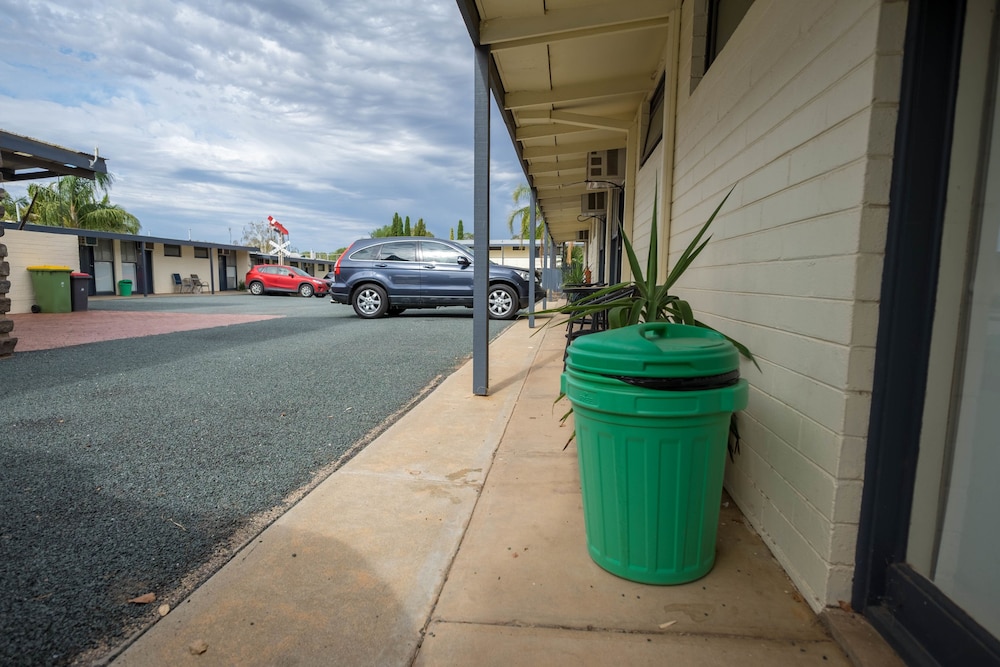 Pioneer Station Motor Inn 41/57