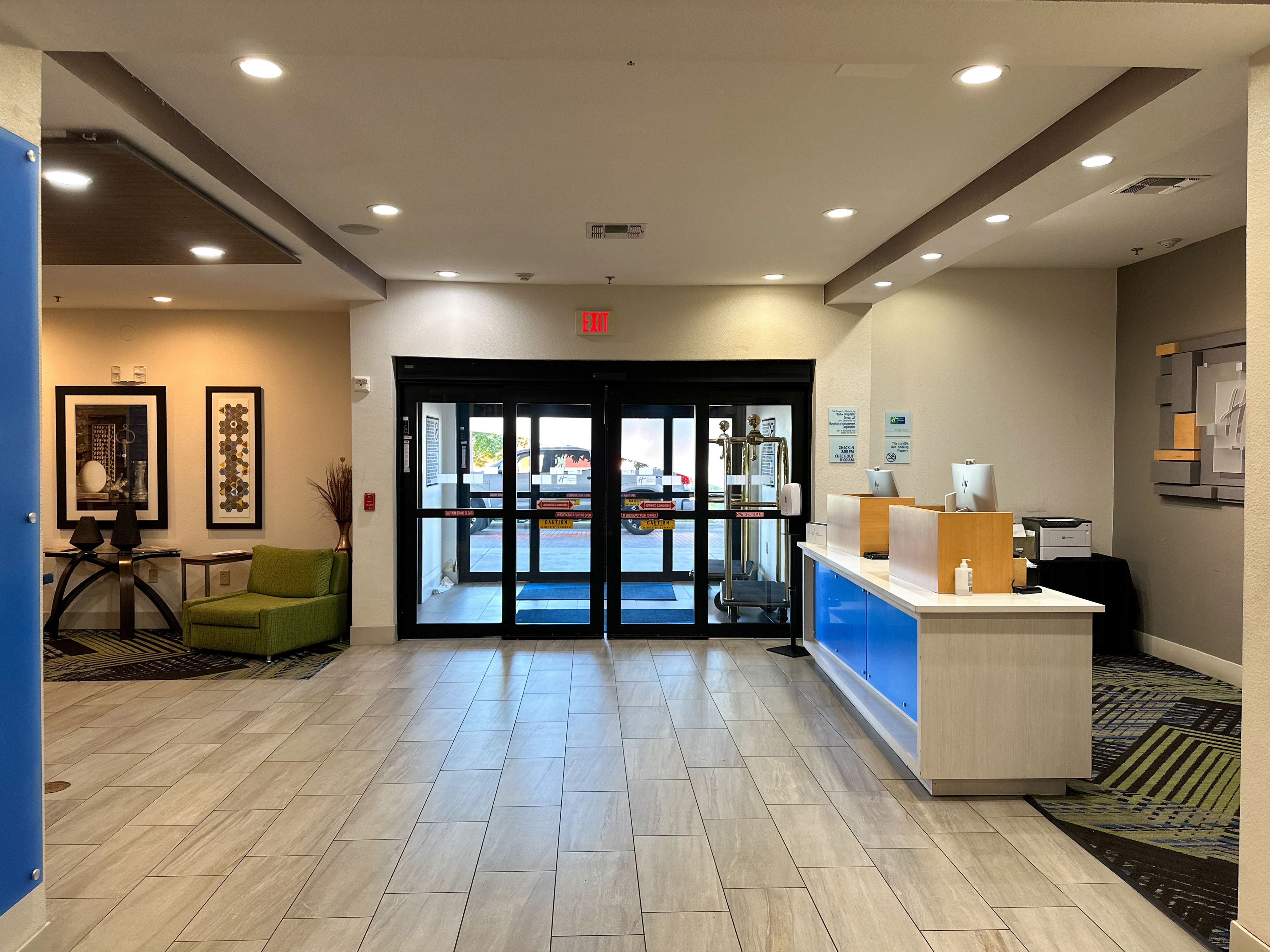 Holiday Inn Express Hotel Suites Ennis 11/70