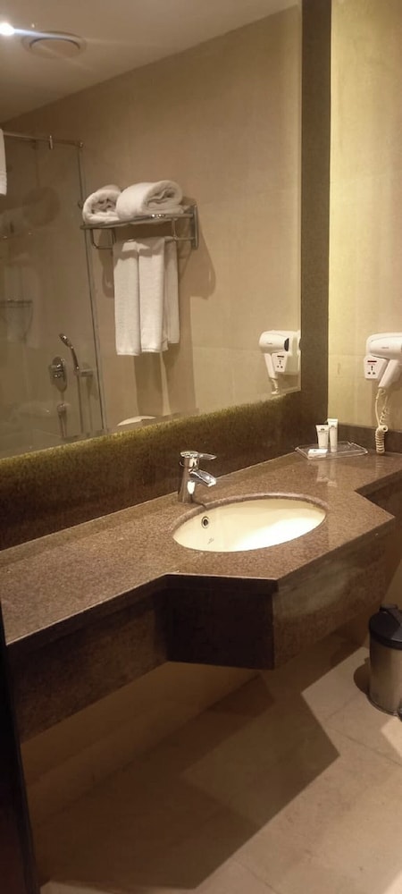 Africana Hotel & Spa 69/69