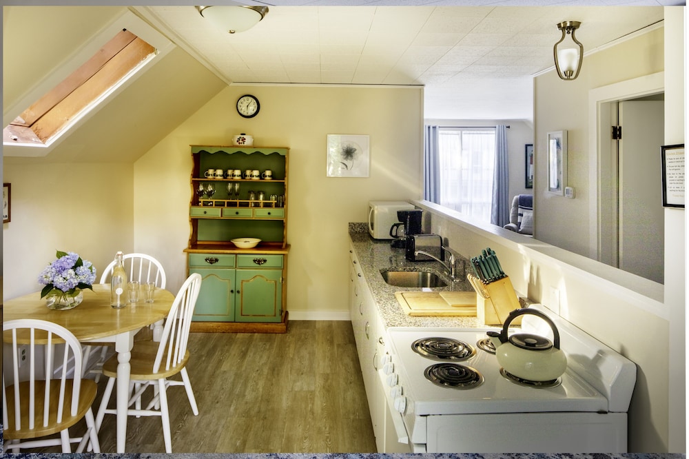 Sesuit Harbor House 22/50