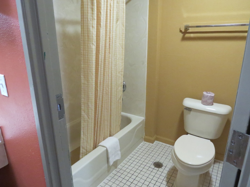 First Western Inn Caseyville 16/48