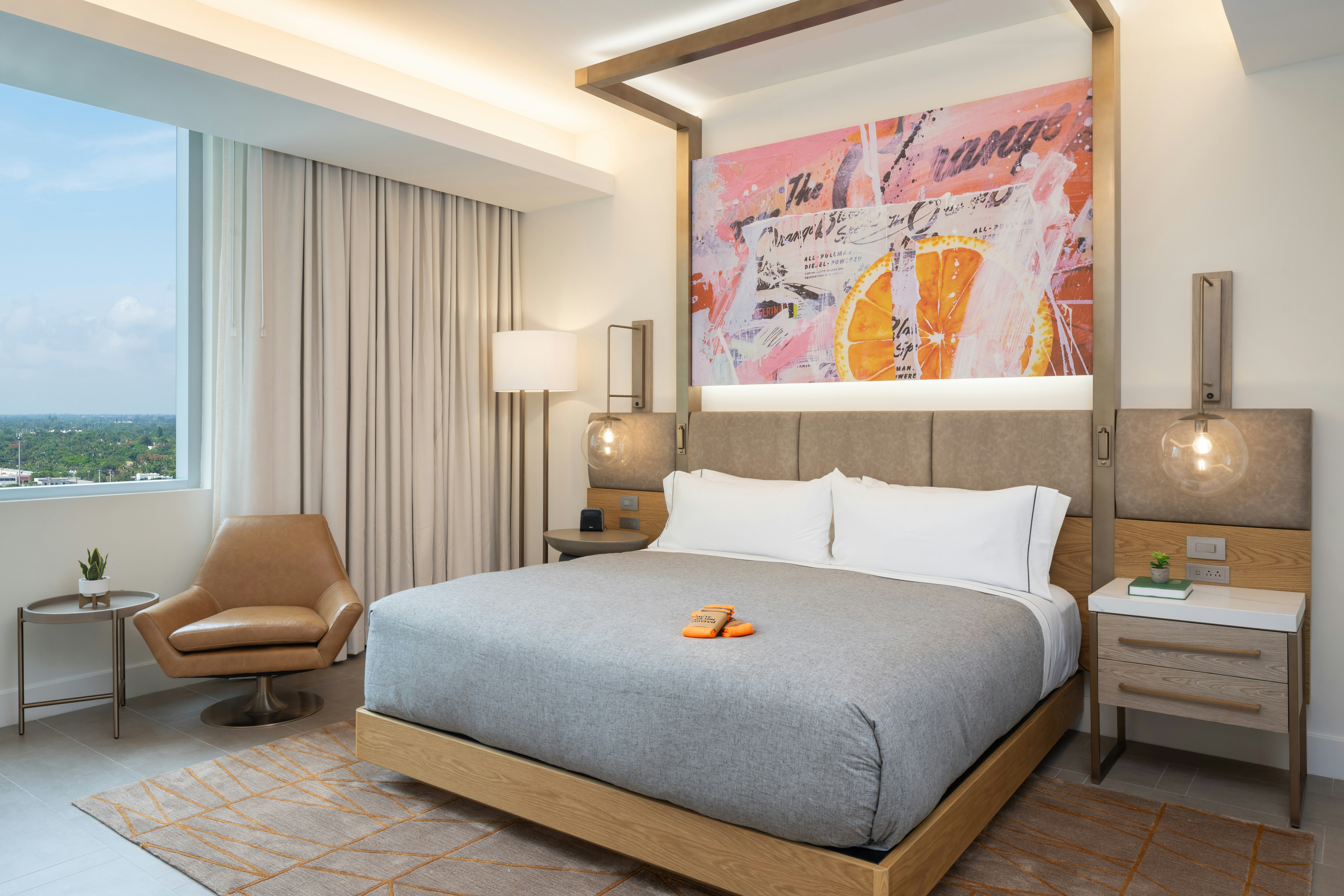 2 ROOMS, SUITE, KING BED, BALCONY