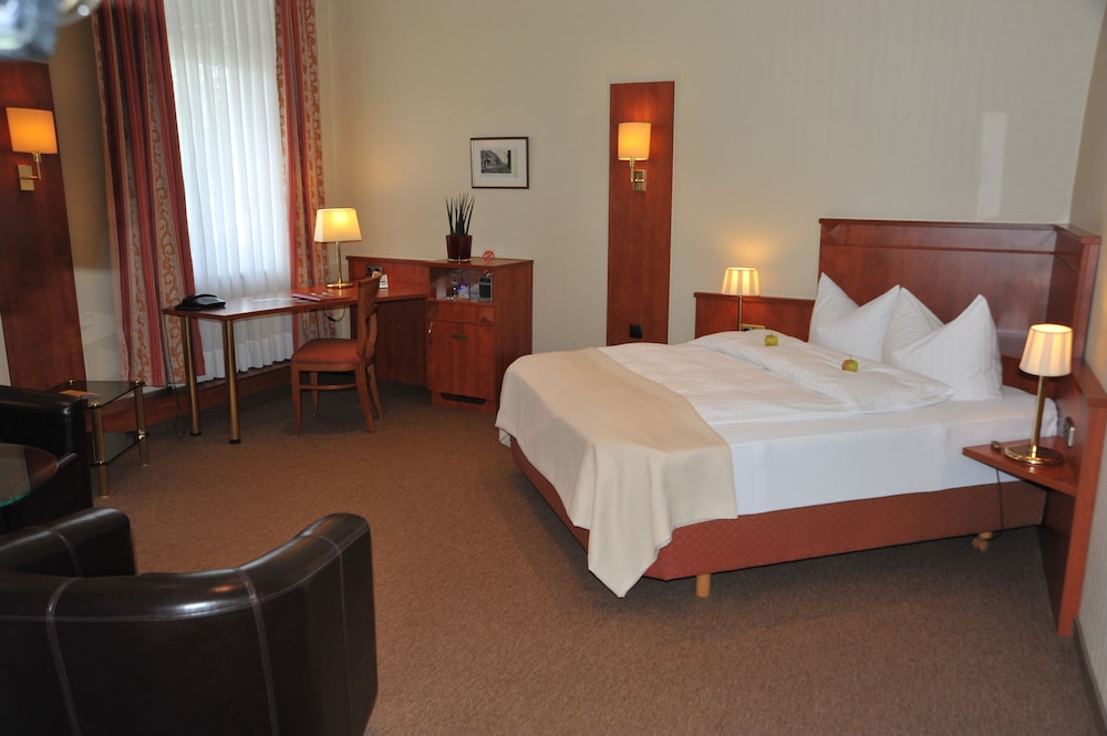 Hotel Rheinischer Hof 7/36