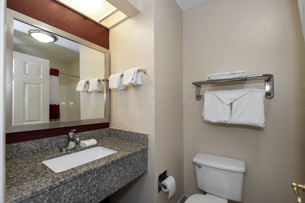 Red Roof Inn And Suites Pensacola Nas Corry 27/44