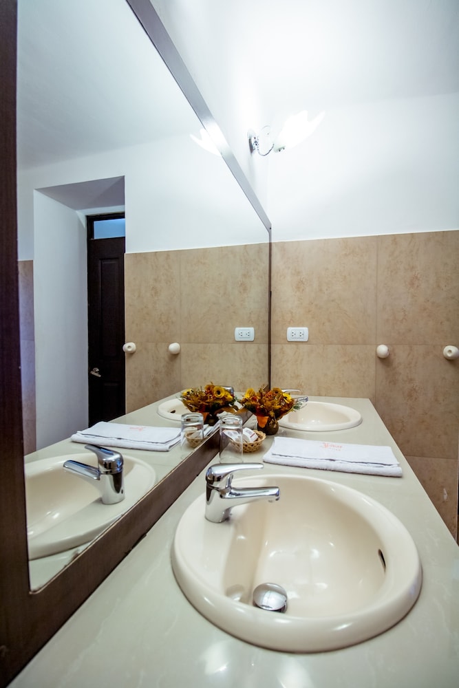 Yabar Hotel Plaza 62/65