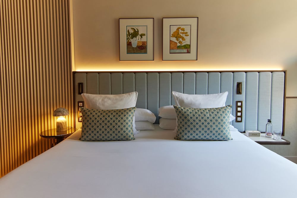 SUPERIOR, DOUBLE BED
