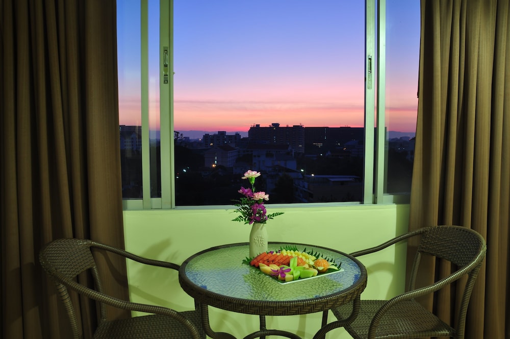 Mayflower Grande Hotel Chiang Mai 42/47