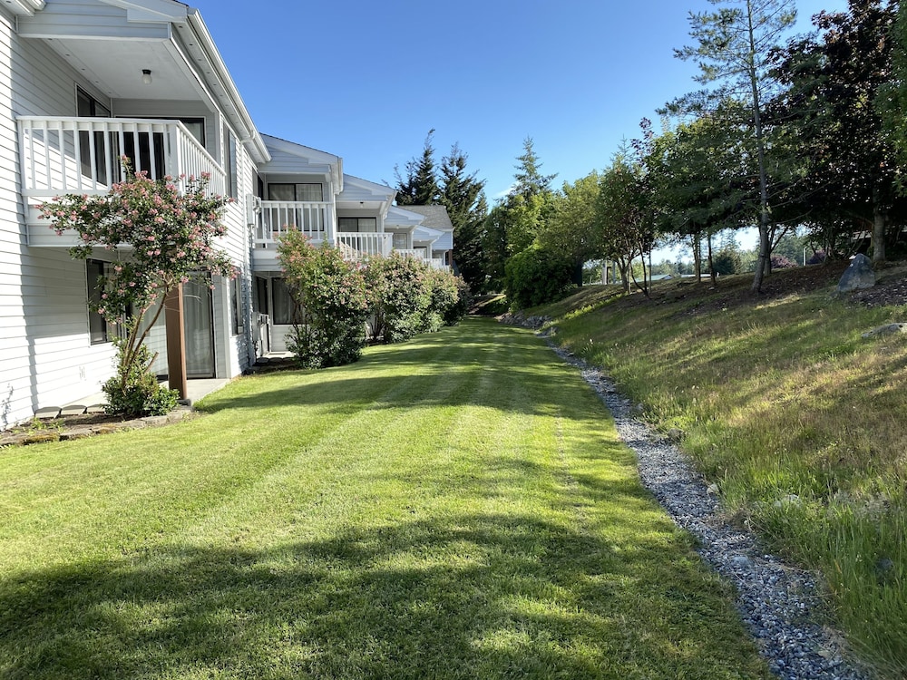 Friday Harbor Suites 8/31